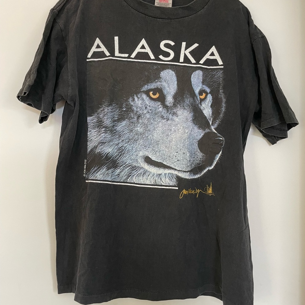Alaska Wolf Graphic T-Shirt